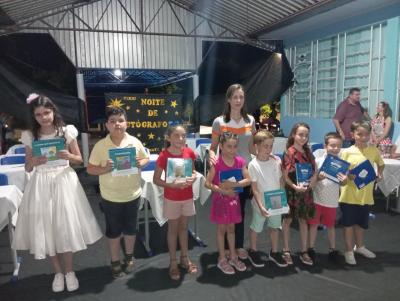 Noite de Autógrafos reuniu centenas de pessoas em Rio Bonito do Iguaçu